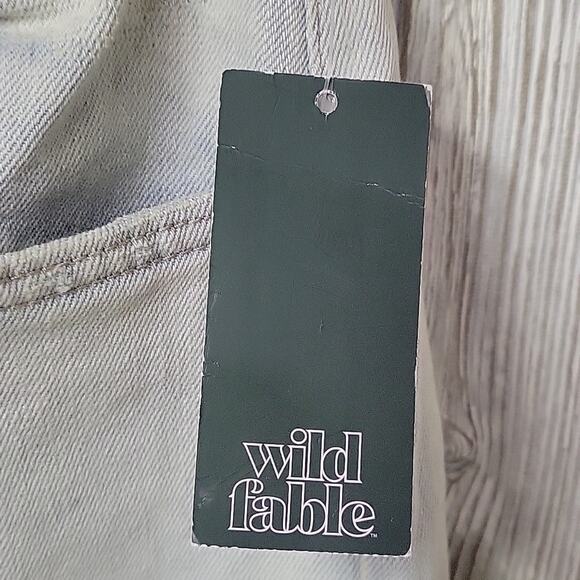 Wild Fable Highest Rise Light Wash Distressed Mom Jeans Womens  Size 8 NWT - Picture 4 of 16